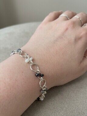 Handcrafted 8" Chainmaille & Glass Bead Bracelet with Magnetic Closure